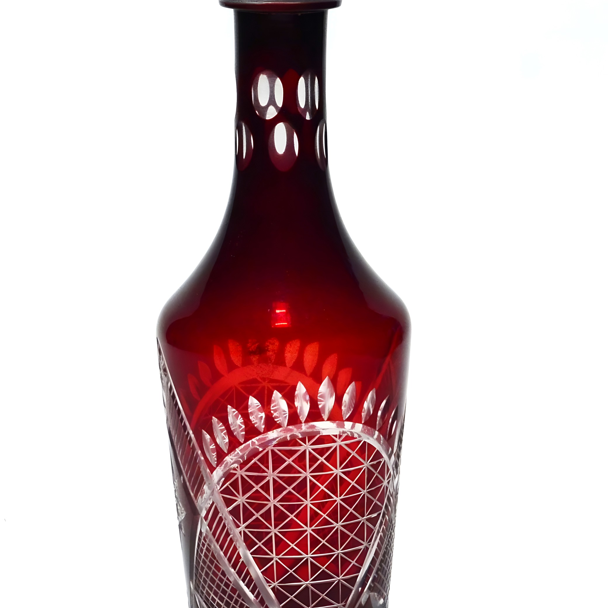 Böhmische Rote Kristallvase, Vintage Handgeschliffenes Glas, Elegantes Dekoratives Stück, MCM Sammlerstück Als Mittelpunkt Für Zuhause Oder Büro